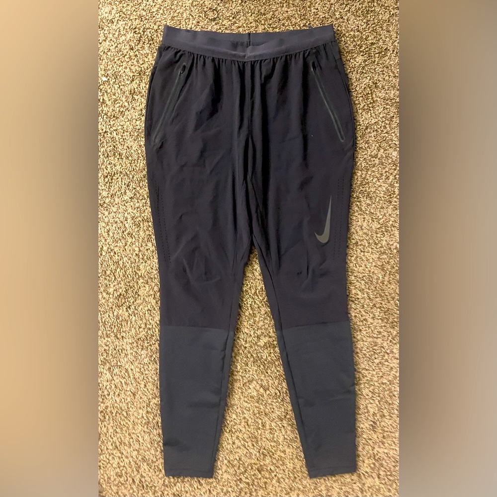 NWT Nike lightweight running pants 🏃🏻 👟 - Men’s SMALL